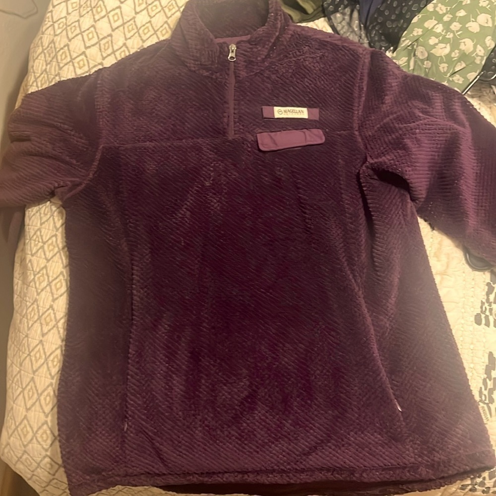 Like new Magellan Outdoors pullover